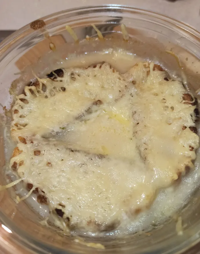 Soupe à l'oignon gratinée