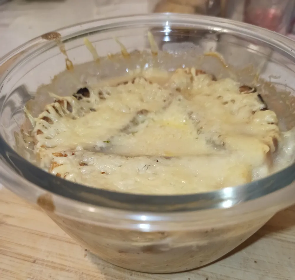 Soupe à l'oignon gratinée